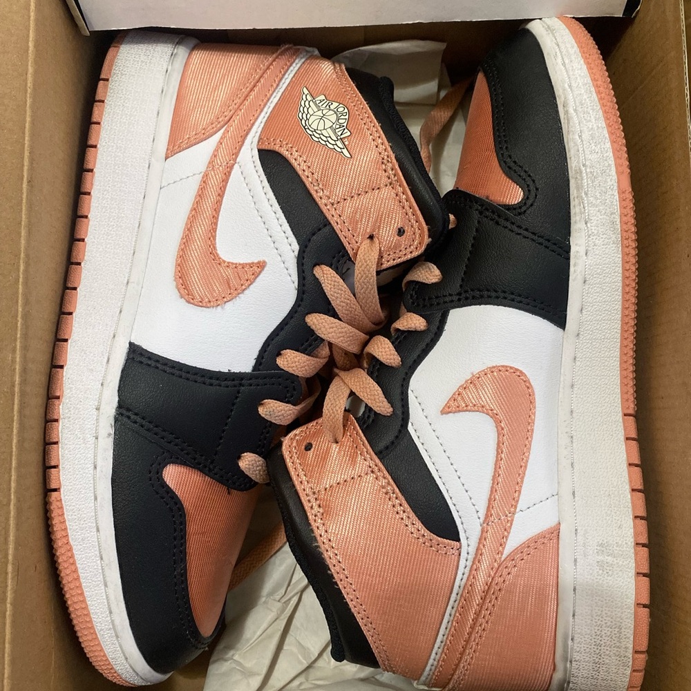 Air Jordan 1 mid pink & black